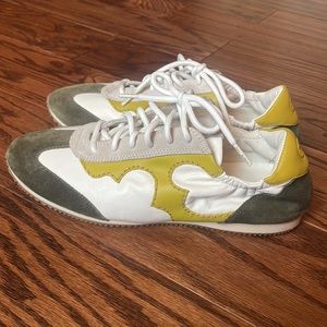 Tory Burch sneaker, size 9.5, NWT